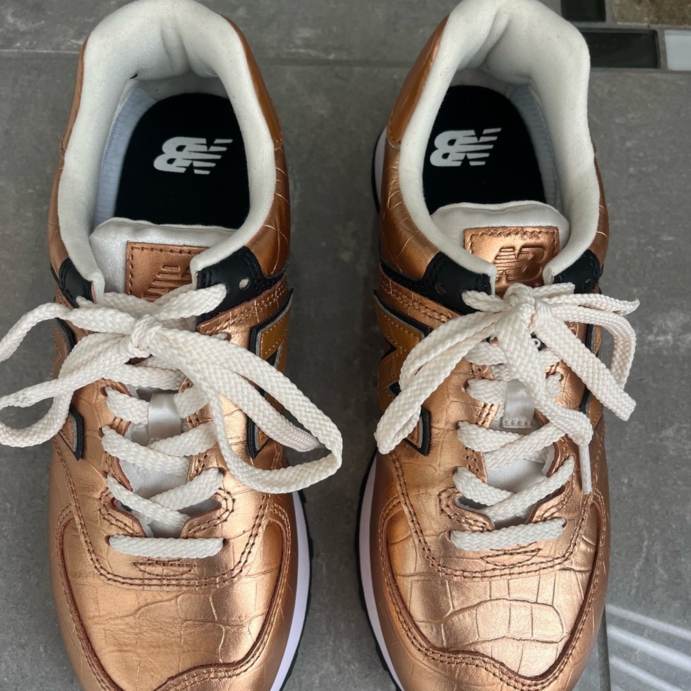 New Balance Encap Bronze/Copper NWOT Size 7 1/2